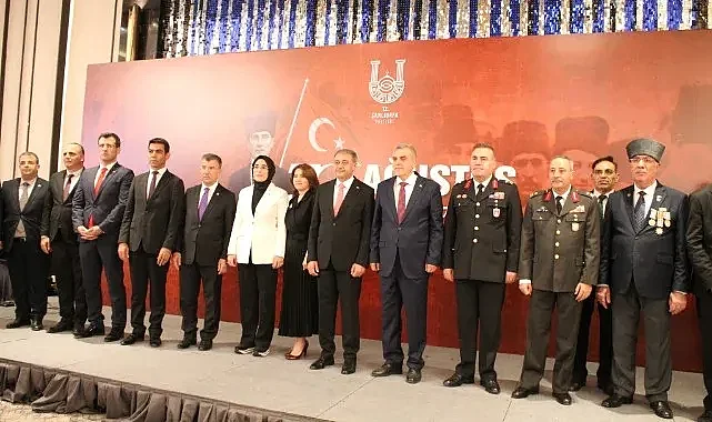 Zafer Bayramı coşkusu Vali Şıldak'ın ev sahipliğiyle devam etti