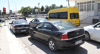 Zincirleme trafik kazası: 3 yaralı