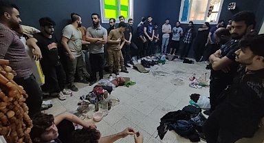 31 kaçak göçmen tek odada yakalandı