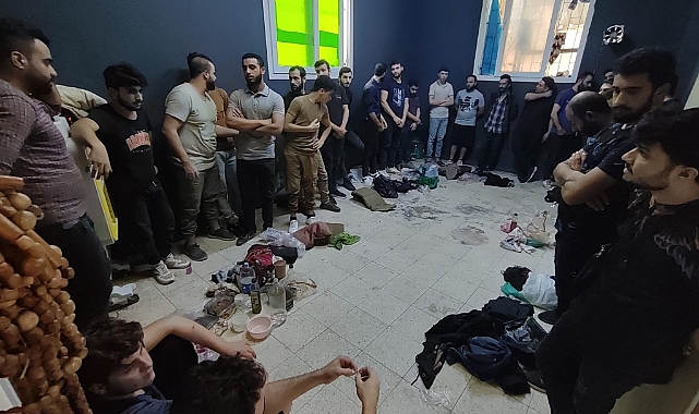 31 kaçak göçmen tek odada yakalandı