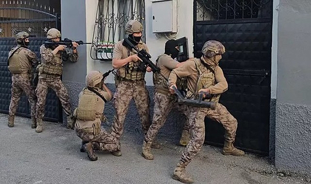 4 ilde FETÖ operasyonu: 8 gözaltı