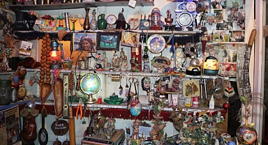 58 yıldır topladığı antikalarla evini müzeye çevirdi