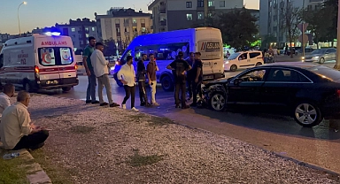 Aynı kavşakta iki kaza: 5 yaralı