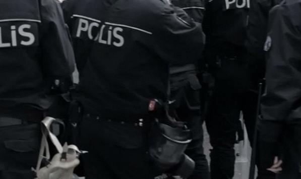 Boynundan bıçakla yaralanan genç, hayatını kaybetti