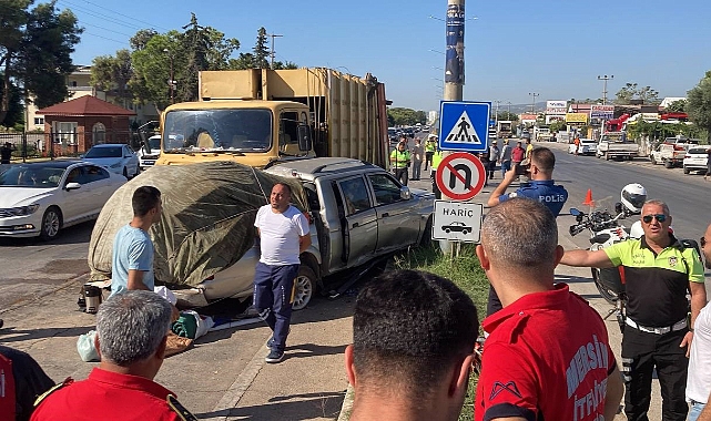 Çöp kamyonu, kamyonete çarptı: 4 ölü, 2 yaralı