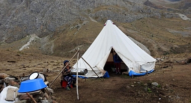 Göçebe hayatların çadırda yaşam mücadelesi