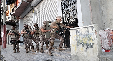 Göçmen kaçakçılarına yönelik dev operasyon