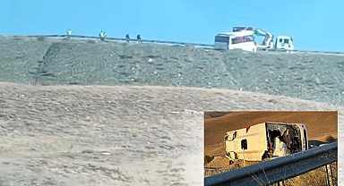 Göçmenleri taşıyan midibüs takla attı: Çok sayıda ölü ve yaralı var