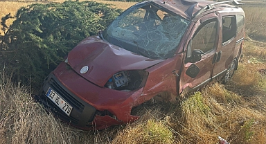 Hafif ticari araç şarampole uçtu: 1 ölü, 4 yaralı