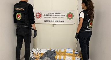Havalimanı'nda halıya emdirilmiş kilolarca uyuşturucu ele geçirildi