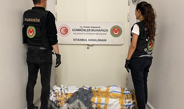 Havalimanı'nda halıya emdirilmiş kilolarca uyuşturucu ele geçirildi