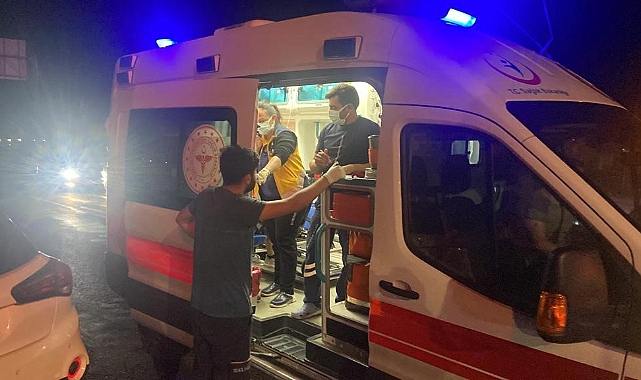 İki araç kafa kafaya çarpıştı: 2'si çocuk 4 yaralı