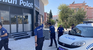 Karısına kızıp cadde ortasında tüfekle havaya ateş açtı