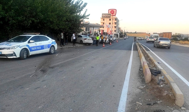Kontrolden çıkan otomobil kaldırıma çıktı: 3 yaralı