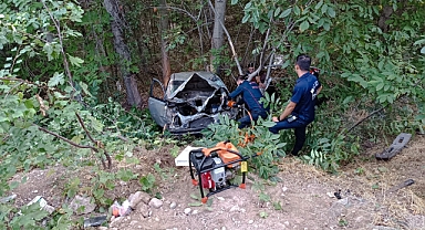 Kontrolden çıkan otomobil şarampole devrildi: 2 yaralı