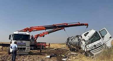 Kontrolden çıkan tır devrildi: 1 kişi yaralandı