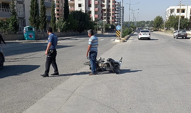 Motosiklet ile minibüs çarpıştı: 1 ağır yaralı