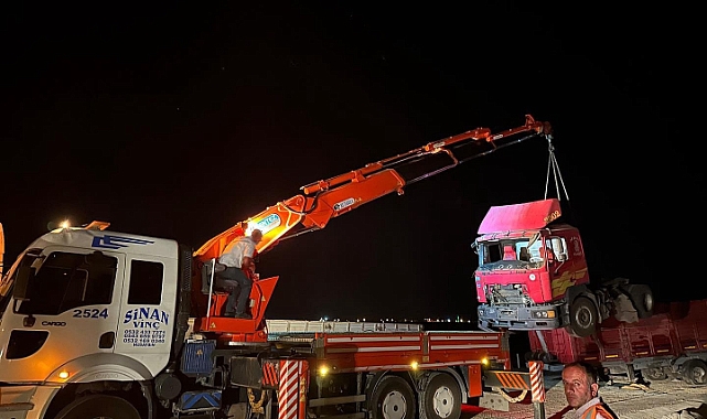 Nusaybin'de iki tır çarpıştı: 2 yaralı