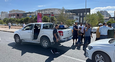 Okula giderken pikap çarptı! 1 yaralı