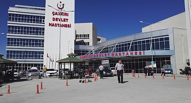 Otomobil bariyerlere çarptı: 1 ölü, 5 yaralı