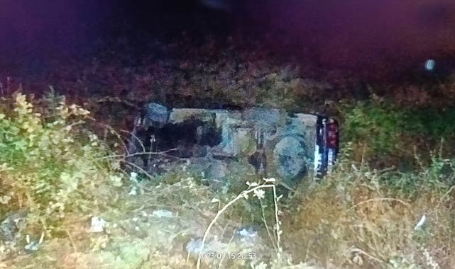 Otomobil şarampole devrildi