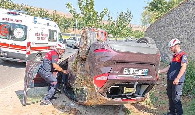 Şanlıurfa'da devrilen araçtaki 2 kişi yaralandı