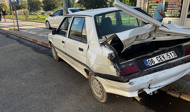 Şanlıurfa’da kamyon araçların arasına daldı