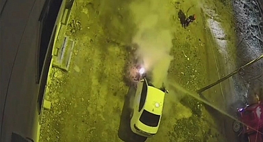 Şanlıurfa'da otomobilin kundaklanma anı güvenlik kamerasında