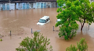 Şiddetli yağışlar sele neden oldu! Ölü ve yaralılar var