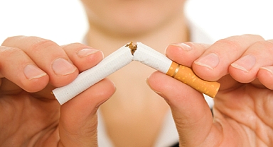 Sigara içenler 2,5 kat daha fazla bel ağrısı yaşıyor