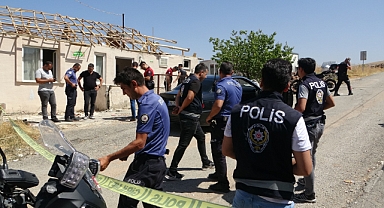 Silahla oynarken arkadaşını vurdu