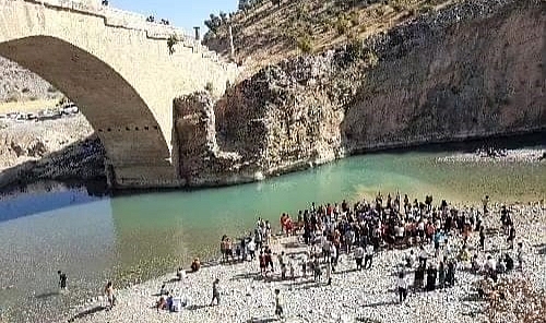 Suya giren 8 yaşındaki çocuk boğuldu