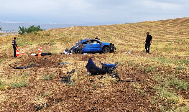Takla atan otomobil hurdaya döndü: 1 ölü, 4 yaralı