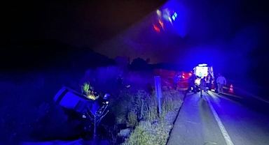 Tarlaya uçan otomobilde can pazarı: Ölü ve yaralılar var