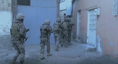 Terör örgütlerine operasyon: 12 zanlıdan 4'ü tutuklandı