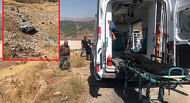 Uçuruma yuvarlanan aracın sürücüsü ölümden döndü