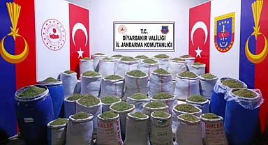 Uyuşturucu operasyonu: Tonlarca esrar ele geçirildi