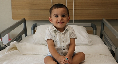 Veysel bebek 2 saatte 3 ameliyat birden olup sağlığına kavuştu