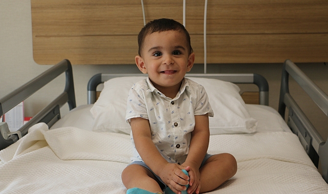 Veysel bebek 2 saatte 3 ameliyat birden olup sağlığına kavuştu
