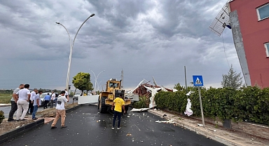 Yağmur ve fırtına etkili oldu!  okulun çatısı uçtu
