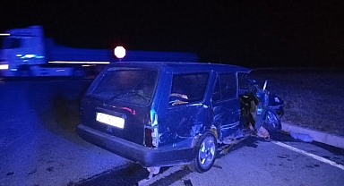 Yolcu otobüsü ile otomobil çarpıştı: 3 yaralı