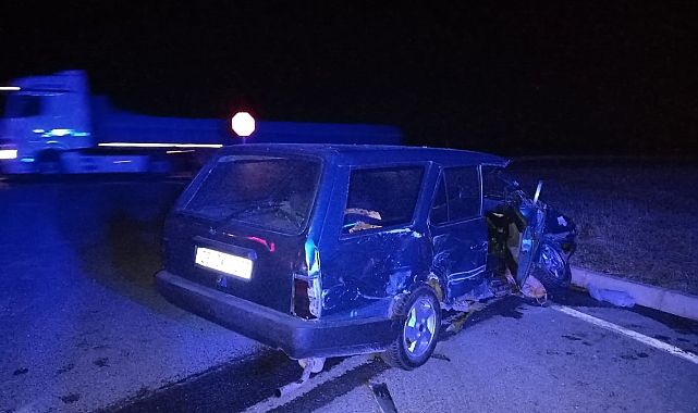 Yolcu otobüsü ile otomobil çarpıştı: 3 yaralı