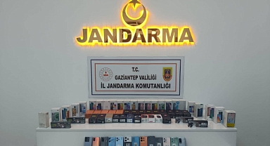 1 milyon lira değerinde kaçak telefon ve saat ele geçirildi