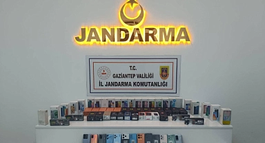 1 milyon lira değerinde kaçak telefon ve saat ele geçirildi
