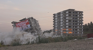 10 katlı 2 bina aynı anda yerle bir oldu! O anlar kamerada