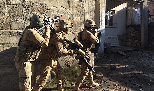 Aranan şahıslara operasyon: 29 gözaltı