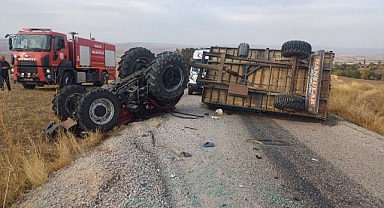 Ayçiçeği yüklü traktör devrildi: 1 yaralı