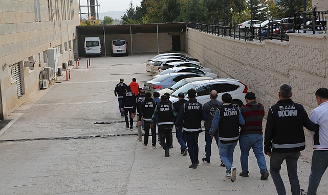 FETÖ’ye 8 ilde 'Kıskaç' operasyonu: 23 gözaltı