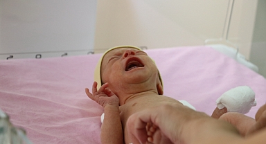 Her ağlayan bebek kolik değil