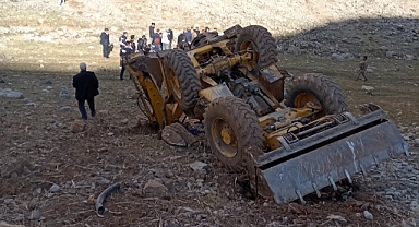 İş makinesi devrildi: 4 yaralı
